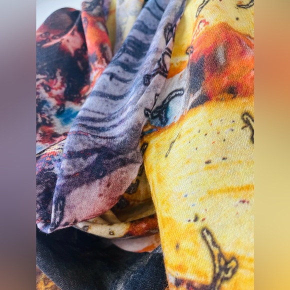 TILO Scarves Cashmere & Modal blend! Never worn. News Print design. Great gift! - Picture 11 of 11